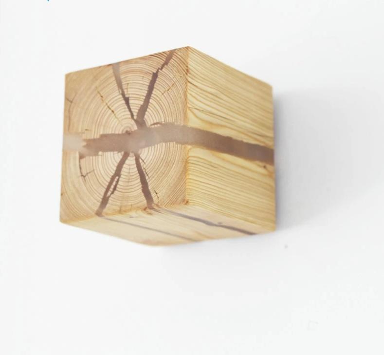 Cracked Wood Cube Light